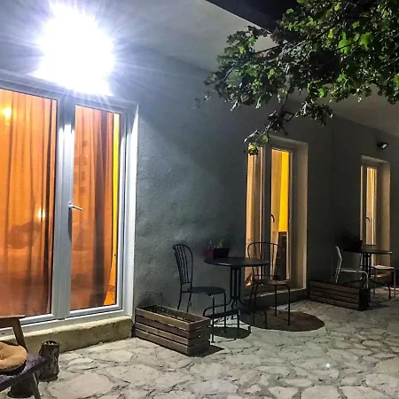 Yellow House Experience Aparthotel